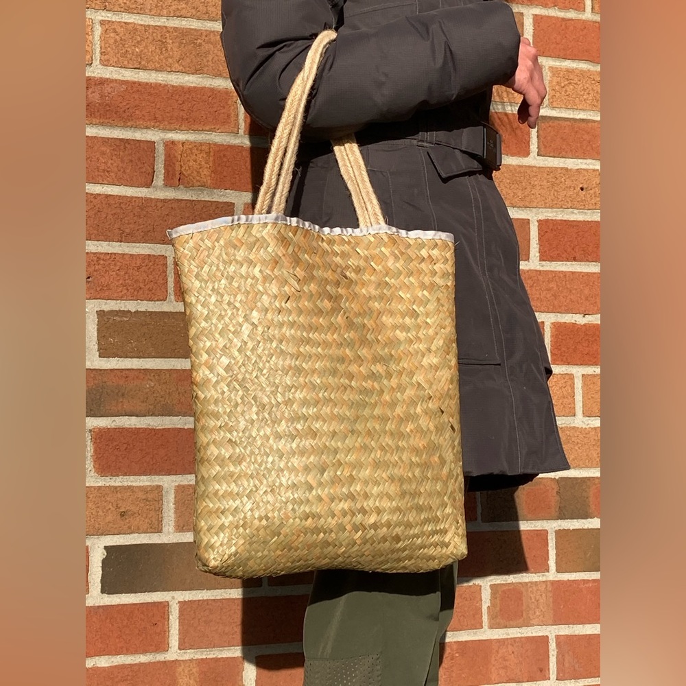 Simple plain straw tote bag